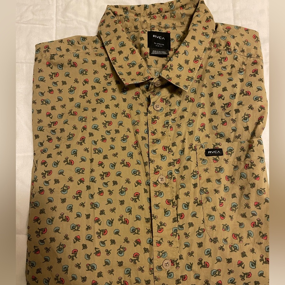 Men’s RVCA short sleeve button up, XL slim fit,